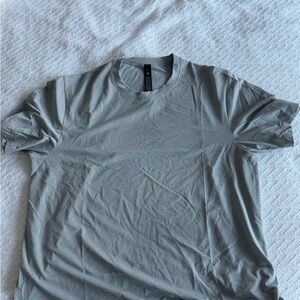 lululemon athletica Men's Crew Neck T-Shirt - Light Sage